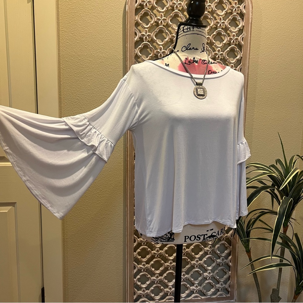 NWT BB Dakota by Steve Madden Elegant White Flared Sleeve Top